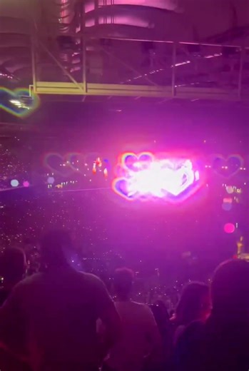 “We fell in love in the summer” 🎶🩵☀️ Coldplay debuting new song Good Feelings live in Rome this evening 💃 🇮🇹 #ColdplayRome • 📸 _davide_spinerosa | Coldplay Xtra