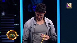 1.8M views · 14K reactions | #SuperDancer Chapter 2 ke manch par firse dikhega Flexigun Shagun ka jaadoo! Dekhiye ussey Flexibility challenge lete hue, Sidharth Malhotra aur Manoj Bajpayee ke saath, kal raat 8 baje. Shilpa Shetty Kundra Geeta Kapur Paritosh Tripathi Jay Bhanushali Palden Lama Mawroh Vaibhav Ghuge Ruel Dausan Varindani Anu Iyengar Sonali Kar Aishwarya Radhakrishnan | Sony Entertainment Television | Facebook