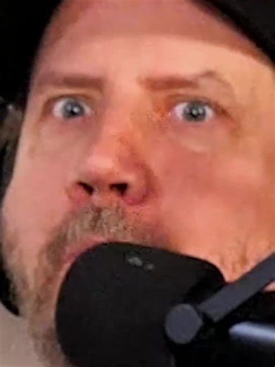 If you take your craft seriously then you shud watch this clip over and over again! One of the greatest onset stories I have ever heard! This is nightmare fuel for ANYONE yet alone on a young actor, with the biggest break of his career!!? But that is why @stephenbaldwin7 is an WINNER. Because he bounced right back! This is 5 years before Usual Suspects! Today’s generation wud fold like origami. Don’t k me! HTBITY