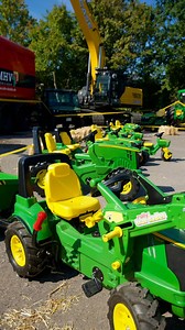 So sah der Aufbau des 5. Einfach Bauer Open Air für das Familienkonzert aus 😍 Kurz vor Einlass haben wir die Eventfläche einmal für euch gefilmt um sie euch vorzustellen😎 An dem Tag war für jung und alt, für jeden etwas dabei 😉 Zeitnah gibt es hier auch das Aftermovie vom 5. Einfach Bauer Open Air. Wir danken schon jetzt einmal allen Unterstützern dieses Events: @johndeeregermany @topigsnorsvin_deutschland @mhvbodenundagrar @masseeds.deutschland @vvg_muensterland @sonaxde @krampe_fahrzeugbau_