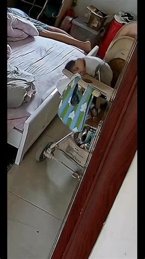 No more panic when your baby leans back unexpectedly 😭 Comment “SAFE” #ToddlerFalls #InfantGear #BabyProofingUSA #ParentHacks2025 | WonderBaby