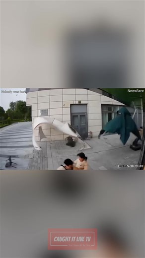 6.6K views · 63 reactions | How to surf with no water. . . . #surfing #surfstyle #surfsup #surfboards #oceanlife #oceanview #oceanwaves #oceanvibes #thrilling #thrillseeker #beachlife #lifesabeach #excitement #adrenalinerush #adrenalinemoment #traffic #islandliving #oceanside #windstorm #storm #badweather | Caught It Live TV | Facebook