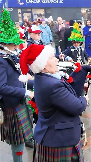 #festive Perth #pipeband playing on High Street during Perth's #christmas2025 celebrations #shorts