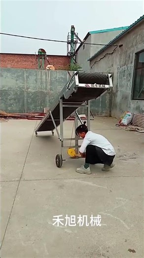 Space-Efficient Folding Belt Conveyor with Compact Design. #shorts