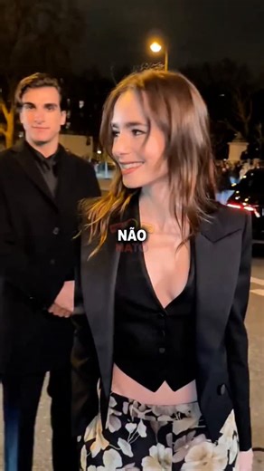 O Curioso Nato on Instagram: "O lado SOMBRIO de LILY COLLINS em EMILY IN PARIS que NINGUÉM te CONTOU"