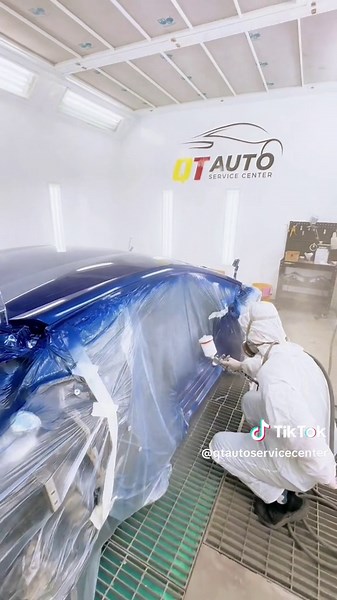 Siêu Xe Thực Hiện Sơn Đổi Màu Cá Nhân Hóa Tại Việt Nam