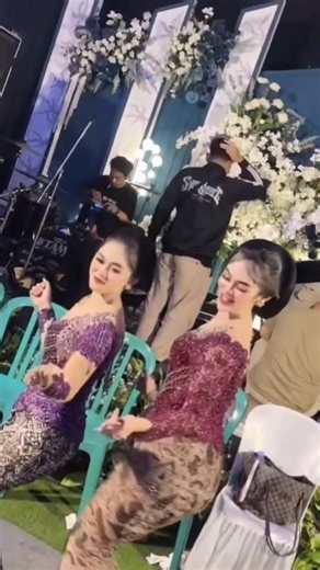 Putri lope lope-Kiki Kharisma #sinden #campursari #berandayoutube #beranda #budayajawa