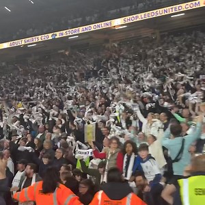 🎶 I Predict A Riot! 🎶 | Leeds United