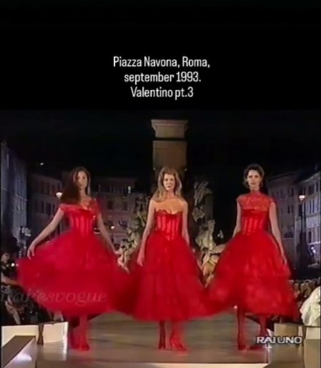 Tyra Banks On The Runway - Valentino Fall 1993