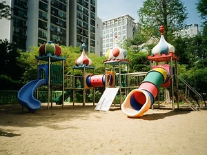 Should Playgrounds Be Fenced? - OwnPlayground