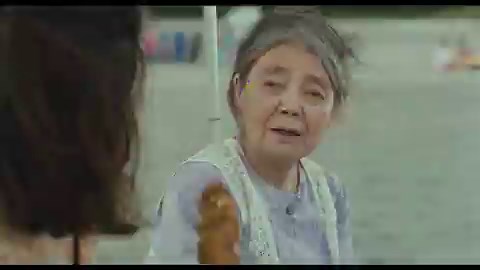 日本映画で海辺や川辺のシーンは彼岸と此岸の暗喩がある。樹木希林の最期とこれからも生きていく松岡茉優、安藤サクラとのコントラストがそれを強調する。ってきっとどっかの映画評論家が言ってる思います。