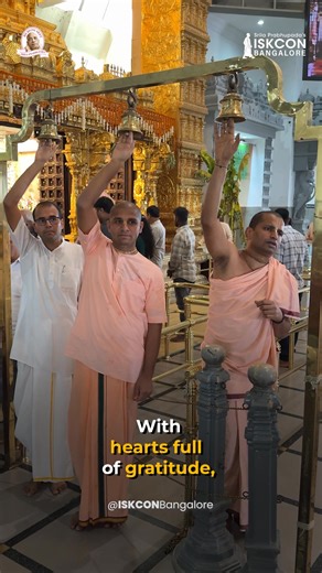 Every morning, guru puja is performed to Srila Prabhupada, Founder-Acharya of ISKCON accompanied by ecstatic kirtan. Devotees offer flowers and pray for the blessings of the spiritual master for progressing in Krishna consciousness. To know the temple schedule, visit: https://www.iskconbangalore.org/temple-schedule/ #gurupuja #srilaprabhupada #harekrishna #iskconbangalore #krishnaconsciousness | ISKCON Bangalore
