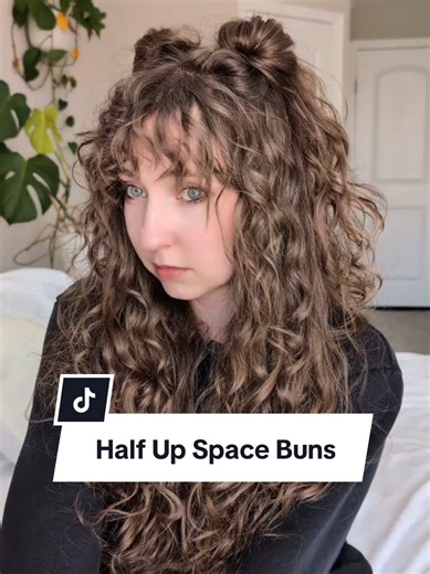 can you do half up space buns? my fav quick way is to use a mini claw clip 💕 (once you get the loop down i promise it's so quick 😅) #spacebuns #hairtutorial #hairstyle #hair #halfuphalfdown