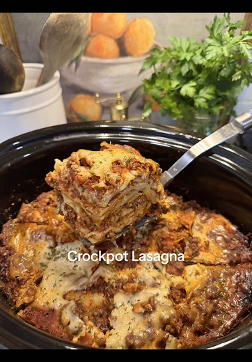 Slow Cooker Lasagna Recipe - Easy Dinner Idea