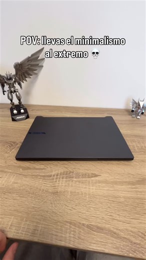5.3K views · 25K reactions | ¿Vosotros también tenéis el escritorio así?  . . . #windows #laptop #portatil #minimalismo | AORUS | Facebook