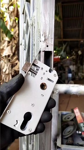 Techniques for installing a lock box on a neat and strong iron frame #welding #trick #fabrication