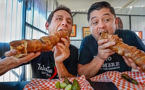 Mark Wiens 巨型培根卷饼！！疯狂的墨西哥街头美食！！