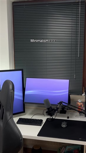 Minimalist Black Setups for Tech Enthusiasts