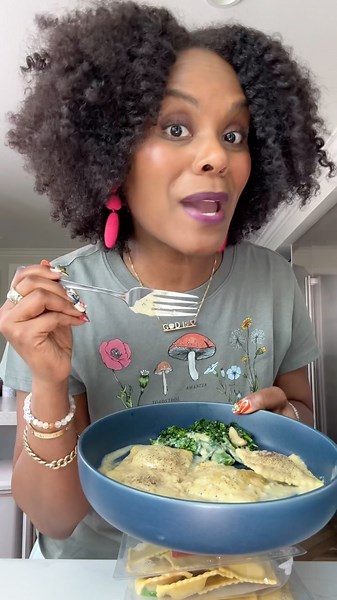 Happy Ravioli Thursday ❤️. For those of you asking, YES❤️ my ravioli is back @target 🎉. Here’s a delicious way to make a sauce using my Lemon garlic dill hummus too 😘. What’s your favorite way to sauce up your ravioli? #tabithabrown #targettabcollab #vegan #plantbased #ravioli i | Tabitha Brown