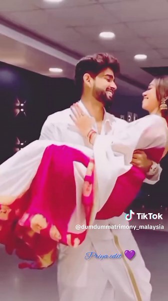 Cute Gesture of Love: Husband Carries Wife