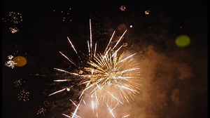 Light 'em up! Behind-the-scenes with fireworks pros