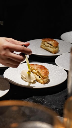 One of JB’s most intimate dining experiences is hidden just minutes from Mid Valley Southkey. @apocalypse.jb offers a thoughtfully crafted multi-course dinner that spotlights overlooked local ingredients, fermentation techniques and unexpected flavour pairings. It’s not just a meal, it’s a story told course by course. With only 12 seats per night and dinner starting at 7.30PM, the experience feels personal and immersive. Diners get to interact closely with the kitchen team, learning the inspirat