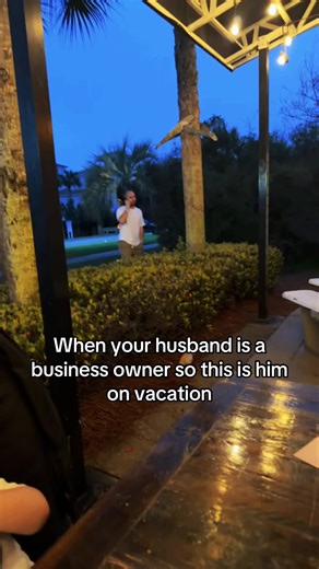 So was it really a vacation lo #work #workonvacation #businessowner #smallbusinessowner #problemsofbusinessowner #familyvacay #springbreak #beach