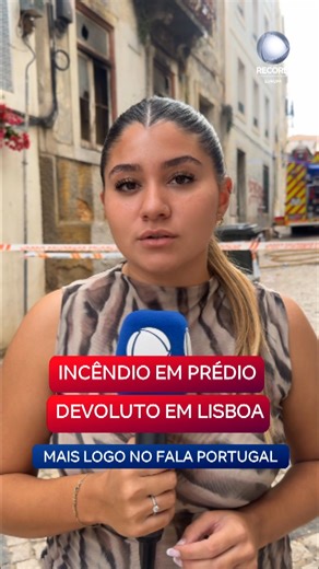 11K views · 123 reactions | Prédio devoluto arde em Lisboa. Veja a reportagem logo mais, no Fala Portugal (19:15, hora Lisboa), o noticiário da TV RECORD Europa. Assista aqui: MEO 192 | VODAFONE 134 | NOS 177 | NOWO 125 | DIGI 71 | WOO 177 | UZO e Amigo - Consultar Box/App #FalaPortugal #notícias #atualidade #RECORDEUROPA #bombeiros #incendio #lisboa | Fala Portugal | Facebook