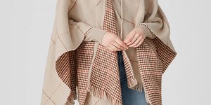 La capa poncho reversible con más estilo de C&A que las estilistas llevan con cinturón