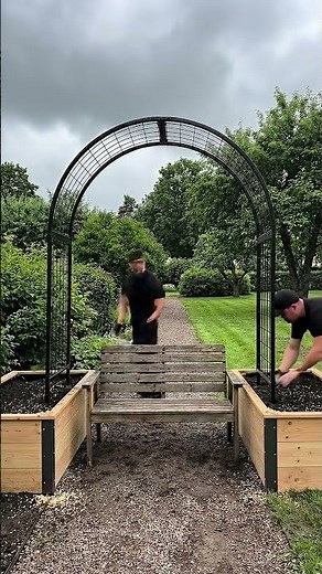 DIY Grape Arbor Bench: Transform Your Backyard in One Weekend! 🍇