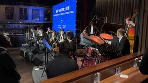 Demonstrating different kinds of comping on Duke Ellington’s Chinoiserie during yesterday’s masterclass at Jazz at Lincoln Center Shanghai | Wynton Marsalis