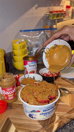 MonaLeyah🧞‍♀️ on Instagram: "Don’t Walk … Run To get these Ingredients 🏃🏽‍♀️ ,, big backs thank me later 🤏🏽😩 . . Follow my new TikTok 💚Theemonaleyah . #fyp #viralcheesecake #biscoffcheesecake #japenesecheesecake #explorer"