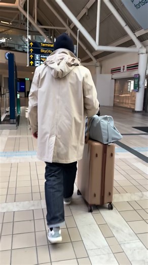 195 reactions · 9 comments | Naar huis. Vaarwel Zweden , terug naar België . Rondreis langs boekenfeestjes van Lennik, Sint-Truiden, Kortrijk, Westerlo tot Oostende … én de Libelle Winterfair in Mechelen. #copperslezenisverslavend #borgerhofflamberigts #auteurslezing #Boektopia #standaardboekhandel | Toni Coppers schrijver | Facebook