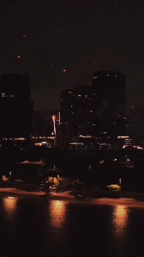 The JALHonolulu Marathon begins before sunrise with a 5AM fireworks start along Ala Moana Boulevard, signaling the start of 26.2 miles through the city 🎆 | Honolulu Marathon