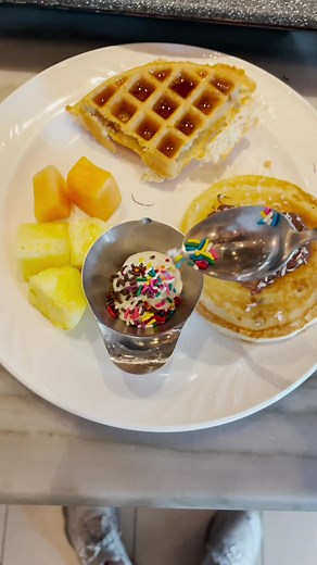 come have breakfast with me!!! judge my choices lol