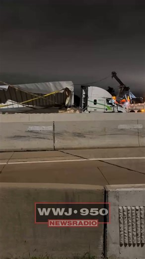 TRAFFIC ALERT - It might be difficult to get into the City of Detroit this morning. The ramp to EB I-96 is closed from WB I-94. A jackknifed semi is blocking traffic. Police and clean-up crews are on the scene. 📽️ WWJ's Charlie Langton | WWJ Newsradio 950