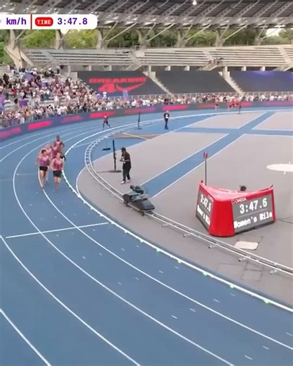 Faith Kipyegon ran the mile in 4:06.42 💨 She might not have hit the sub four-minute goal today, but it was more than a second faster than her world record 👏 (📹 Nike) | ESPN