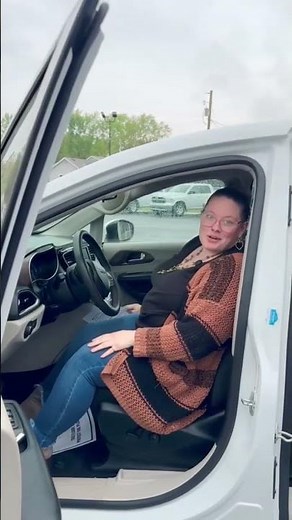🚐 Briana Shows Off the 2023 Chrysler Voyager – Family-Ready & Feature-Packed!