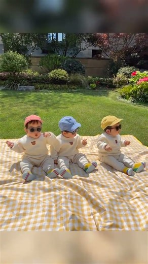 告訴你一個秘密 春天來嘍～ #三胞胎 #人類幼崽成長計劃 #人類幼崽成長記 #親子時光 #三胞胎 #一起長大一起玩耍 #人類幼崽#萌娃#shorts