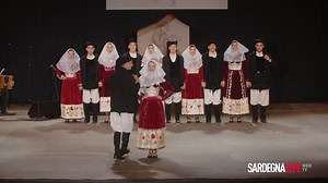 Dalla lunga diretta di Sardegna Live, ecco l'esibizione del Gruppo Folk A manu tenta di #Osilo con “Sa danza”. Organetto: Gianpaolo Piredda #cavalcatasarda #sardegnalive | Sardegna Live