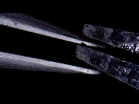 ピンセット・ツイーザー先端曲がり直すペンチ作業は顕微鏡で