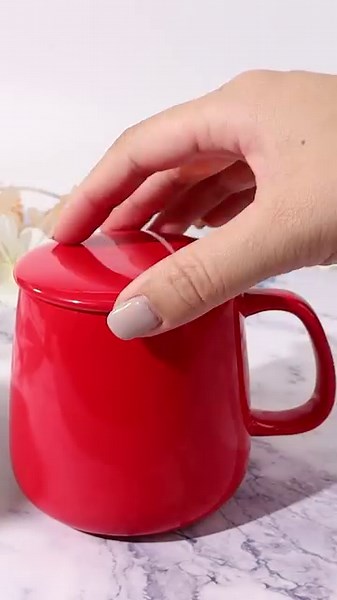 🥤Just finished a new dripping cup decoration for Christmas using our new hand-painted epoxy resin kit. ❤️ Crafting process video show out for you. 🎄 How do you like it? Please leave a comment to let us know. 🛍️ Head to the link below and enter discount code "𝐇𝐚𝐧𝐝𝐏𝐚𝐢𝐧𝐭𝐞𝐝" to save 20%. 🔗 https://www.amazon.com/dp/B0CJ53R73C #letsresin #resinsupplies #resincharms #epoxyresin #epoxyresinartwork #cutecups #christmascups #dripcup #reelsinsta #driptumblers #christmasmug | Let's Resin