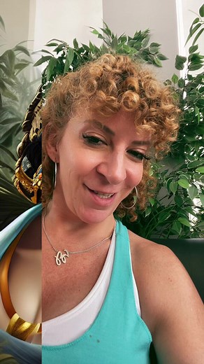 Rediscover the 80s with the Bangles' Hit: Walk Like an Egyptian