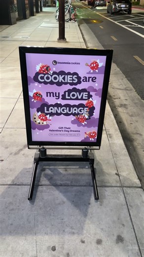 POV: It’s midnight in Berkeley and you need something sweet ASAP 🍪🔥 I tried Insomnia Cookies’ Red Velvet and classic Chocolate Chip… and listen — warm cookies hit different at night. ❤️ Red Velvet – soft, slightly cocoa-rich, creamy sweetness 🍫 Chocolate Chip – gooey center, melty chocolate, classic comfort Simple. Warm. Addictive. Late-night dessert runs in Berkeley might be dangerous 😭 Would you pick red velvet or classic chocolate chip? 👀 Follow for more Bay Area food finds you need to t