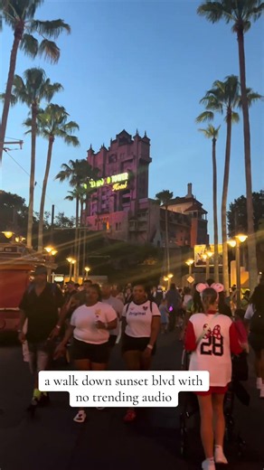 evening strolls down sunset blvd at hollywood studios