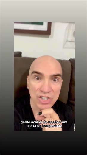 Edson Cordeiro on Instagram: "Gostou do alerta do Oliver? O @bieberbooks_oliver_bieber não para de aperfeiçoar o português e o Pajubá. Alerta de tempestade das monas! Só ele mesmo.. kkkk #edsoncordeiro #edsoncordeirooficial #humor #pajubá DIA 07 DE FEVEREIRO TE VEJO AQUI EM SÃO PAULO NO MEU SHOW EM HOMENAGEM A CARMEN MIRANDA NO @teatrojsafra COM O @triogatocomfomeoficial ."