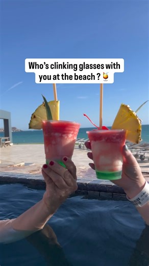 Cheers to beach days at Las Palomas Beach & Golf Resort in Rocky Point, Mexico! Tag the friend you’d love to be clinking glasses with on vacation. | Las Palomas Beach & Golf Resort
