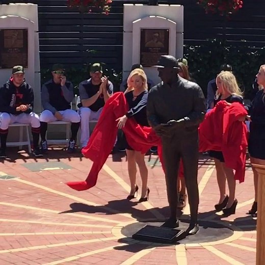 The Frank Robinson statue has been unveiled. | cleveland.com