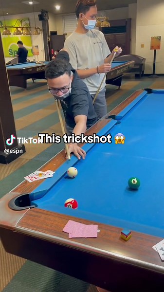 Unbelievable Trickshot in 8 Ball Pool