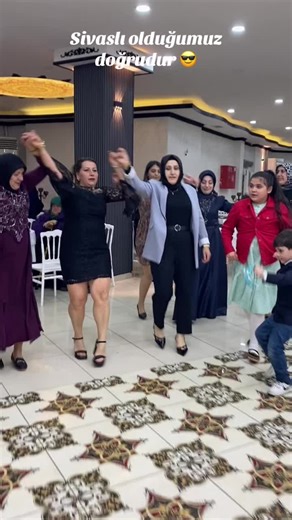 Sivas Halayı ile Eğlenceli Anlar